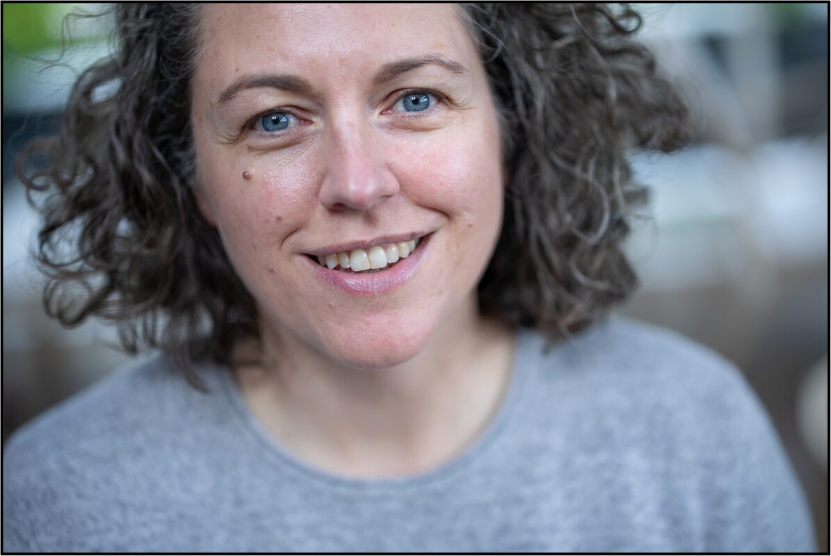 Vores dygtig Restorative og Yin Yoga Lærer Laura Matheson